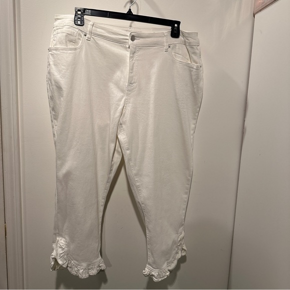 NEW Elegant White Cropped Jeans with Ruffle Hem Hi-Rise 18w - Picture 2 of 11